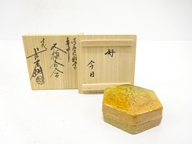 JAPANESE TEA CEREMONY / OHI WARE KOGO INCENSE CONTAINER / KIKKO PATTERN / ARTISAN WORK